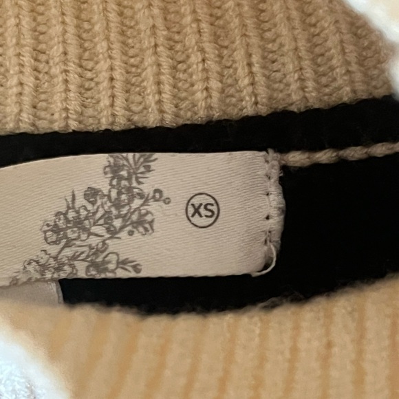 Altered State Women’s XS stripped sweater - Picture 10 of 10